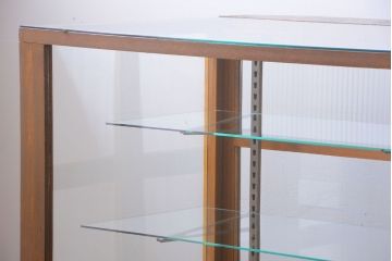 アンティーク家具　和製アンティーク　特大サイズ!モールガラス入りの珍しい曲げガラスショーケース