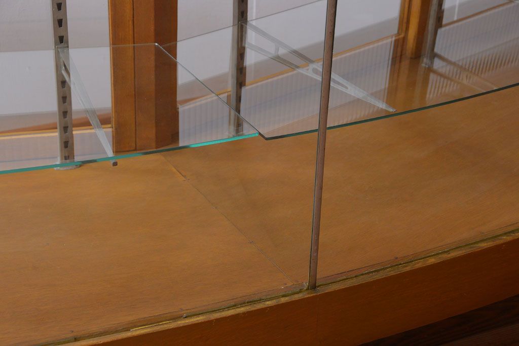 アンティーク家具　和製アンティーク　特大サイズ!モールガラス入りの珍しい曲げガラスショーケース