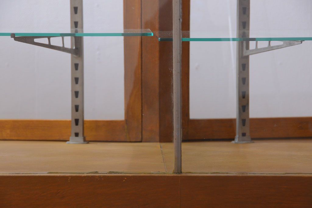 アンティーク家具　和製アンティーク　特大サイズ!モールガラス入りの珍しい曲げガラスショーケース