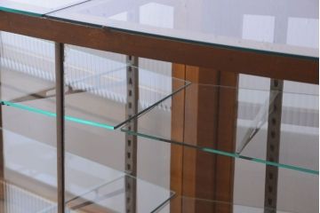 アンティーク家具　和製アンティーク　特大サイズ!モールガラス入りの珍しい曲げガラスショーケース