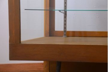 アンティーク家具　和製アンティーク　特大サイズ!モールガラス入りの珍しい曲げガラスショーケース