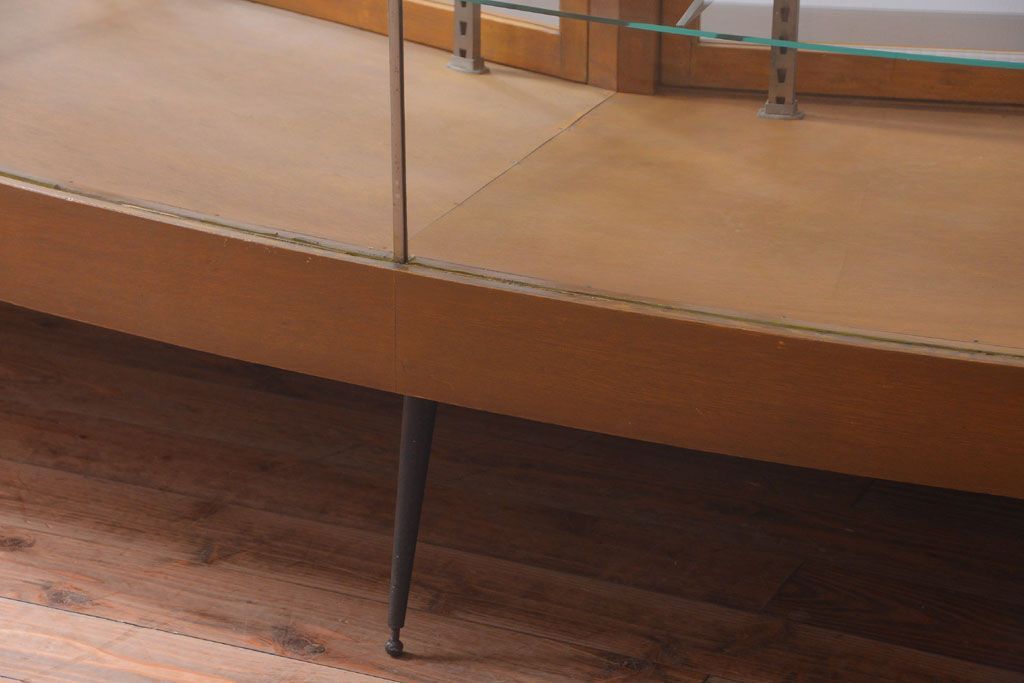 アンティーク家具　和製アンティーク　特大サイズ!モールガラス入りの珍しい曲げガラスショーケース