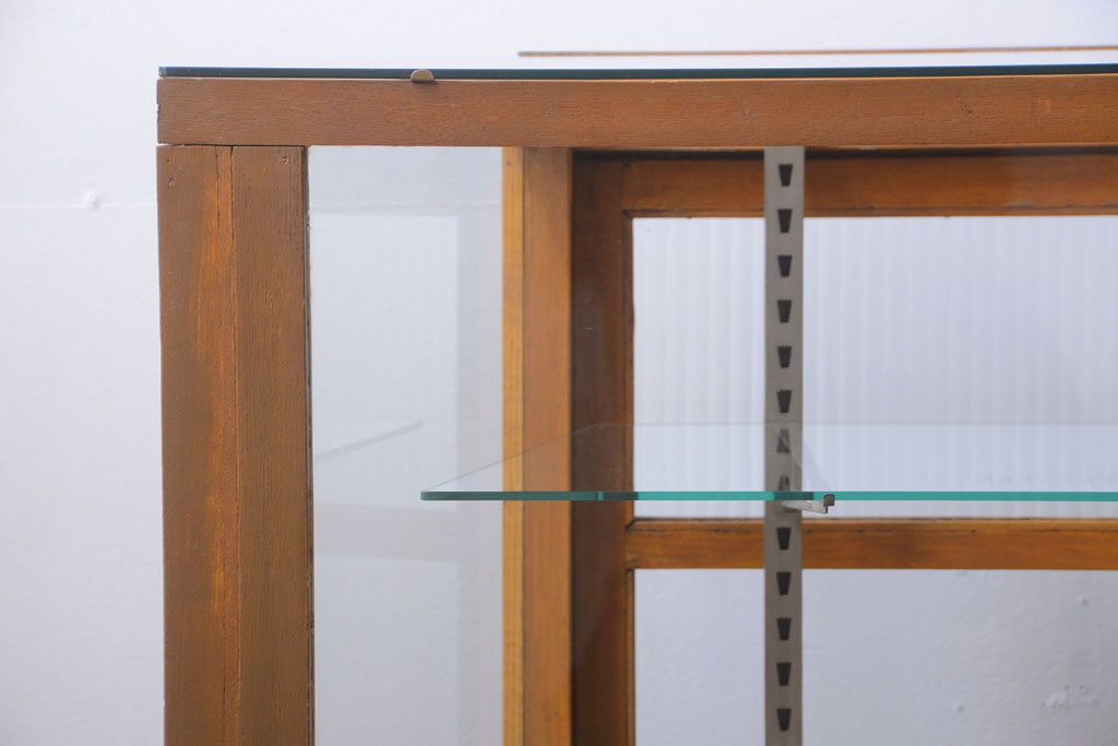 アンティーク家具　和製アンティーク　特大サイズ!モールガラス入りの珍しい曲げガラスショーケース