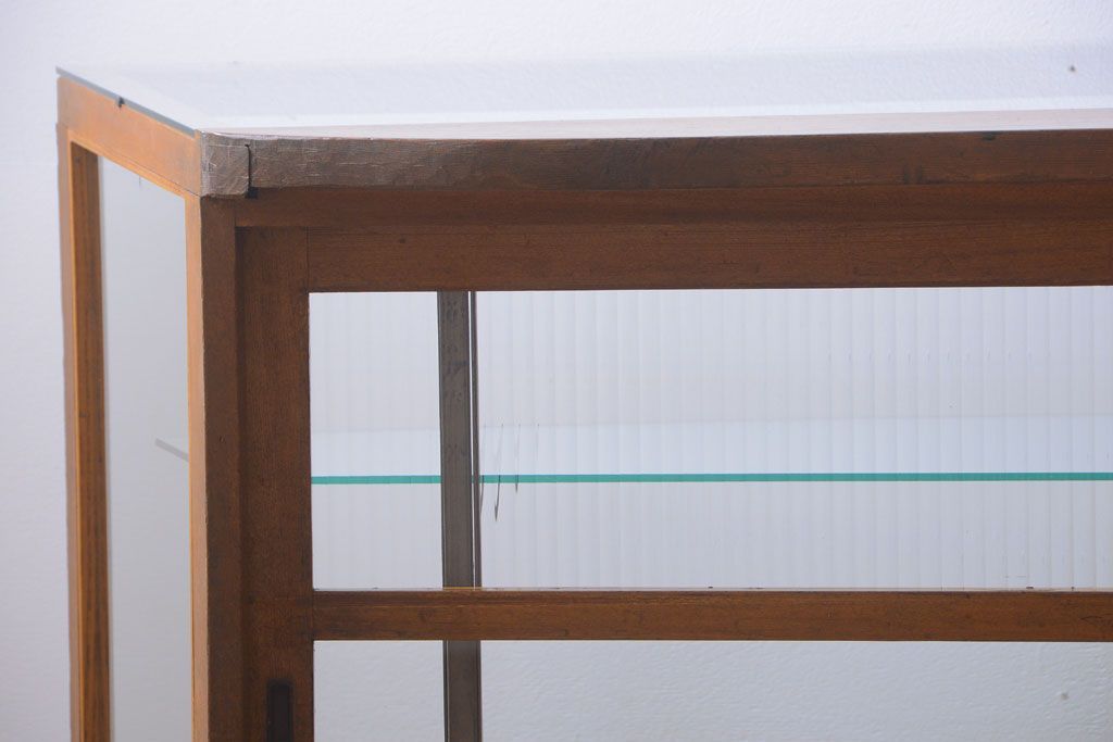 アンティーク家具　和製アンティーク　特大サイズ!モールガラス入りの珍しい曲げガラスショーケース