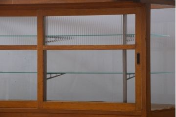 アンティーク家具　和製アンティーク　特大サイズ!モールガラス入りの珍しい曲げガラスショーケース