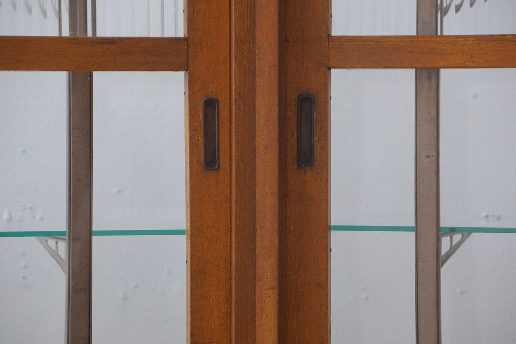 アンティーク家具　和製アンティーク　特大サイズ!モールガラス入りの珍しい曲げガラスショーケース