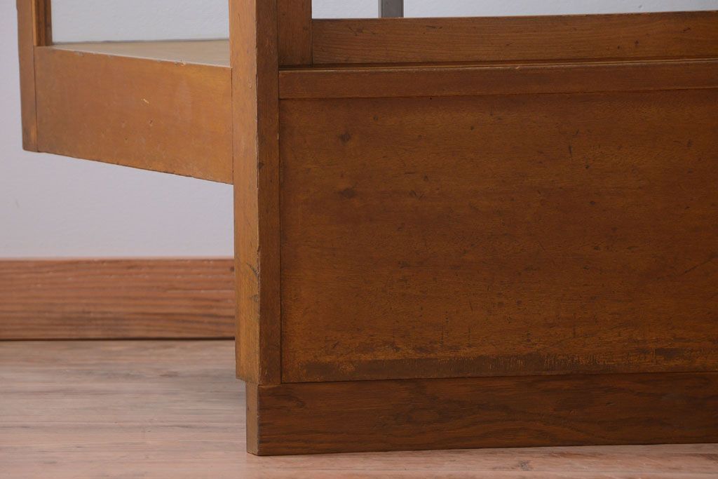 アンティーク家具　和製アンティーク　特大サイズ!モールガラス入りの珍しい曲げガラスショーケース