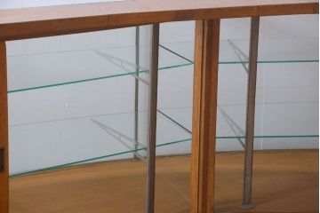 アンティーク家具　和製アンティーク　特大サイズ!モールガラス入りの珍しい曲げガラスショーケース