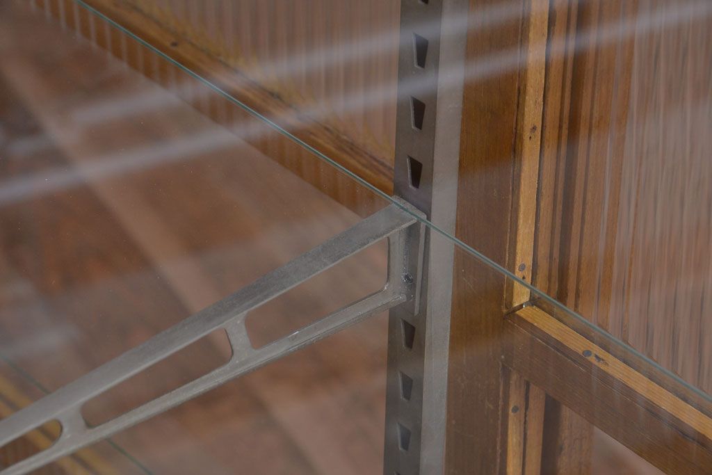 アンティーク家具　和製アンティーク　特大サイズ!モールガラス入りの珍しい曲げガラスショーケース