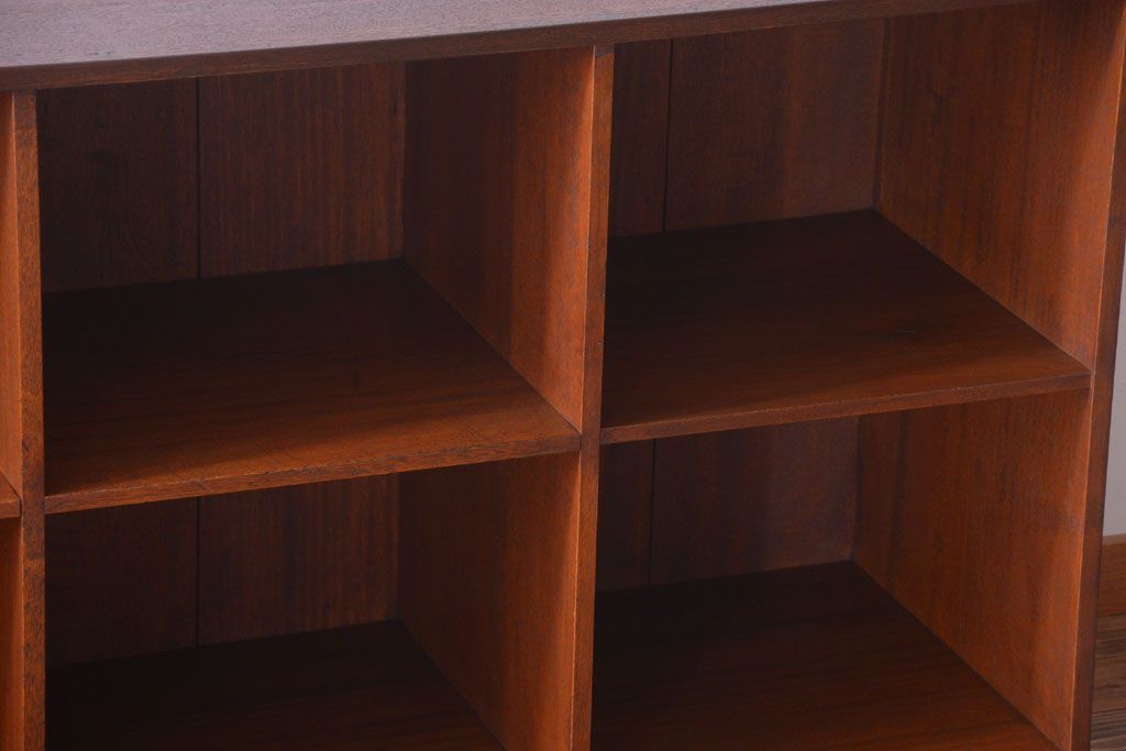 アンティーク家具　和製アンティーク　特大!古い木の重厚なマス目棚(収納棚、飾り棚)