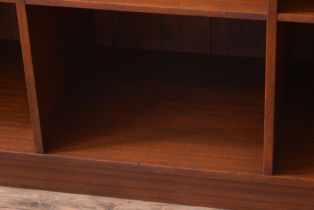 アンティーク家具　和製アンティーク　特大!古い木の重厚なマス目棚(収納棚、飾り棚)