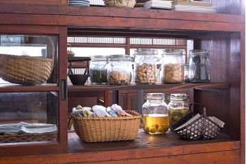 アンティーク家具　アンティーク　二段重ねの大きな両面戸棚