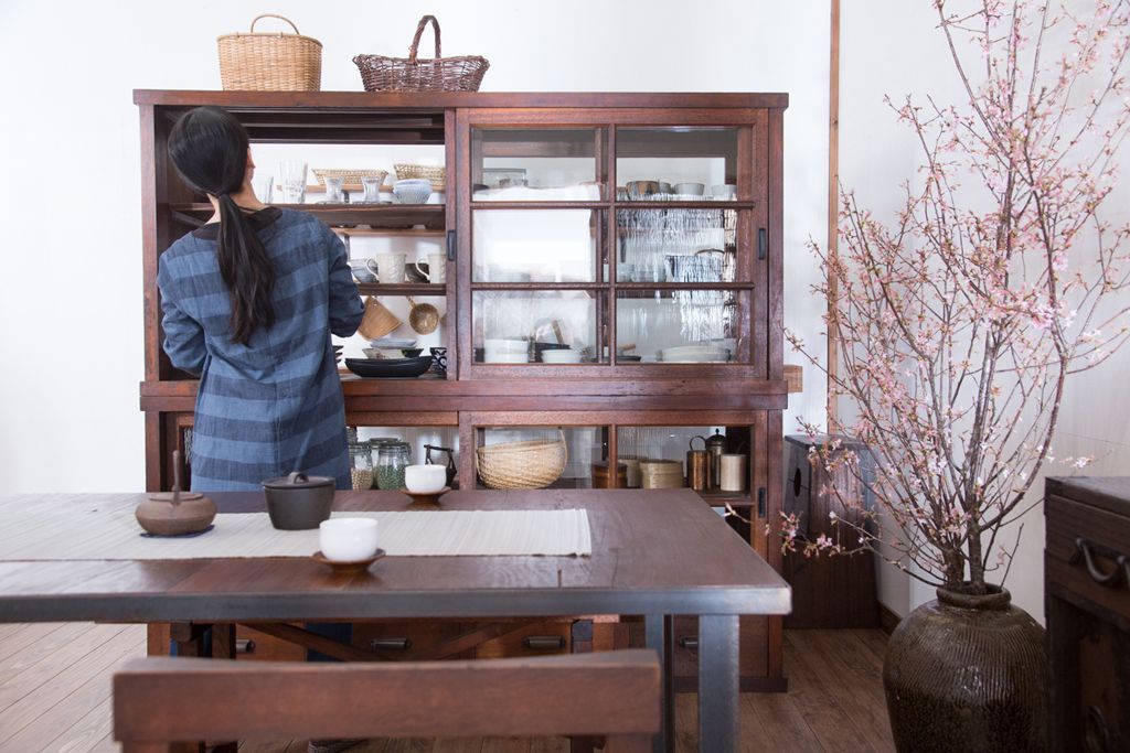 アンティーク家具　アンティーク　二段重ねの大きな両面戸棚