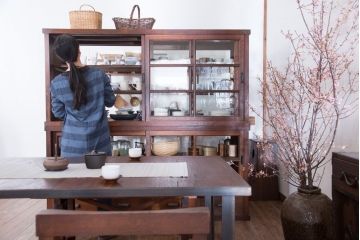 アンティーク家具　アンティーク　二段重ねの大きな両面戸棚