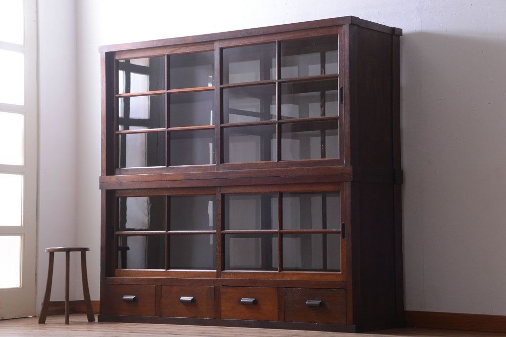 アンティーク家具　アンティーク　二段重ねの大きな両面戸棚