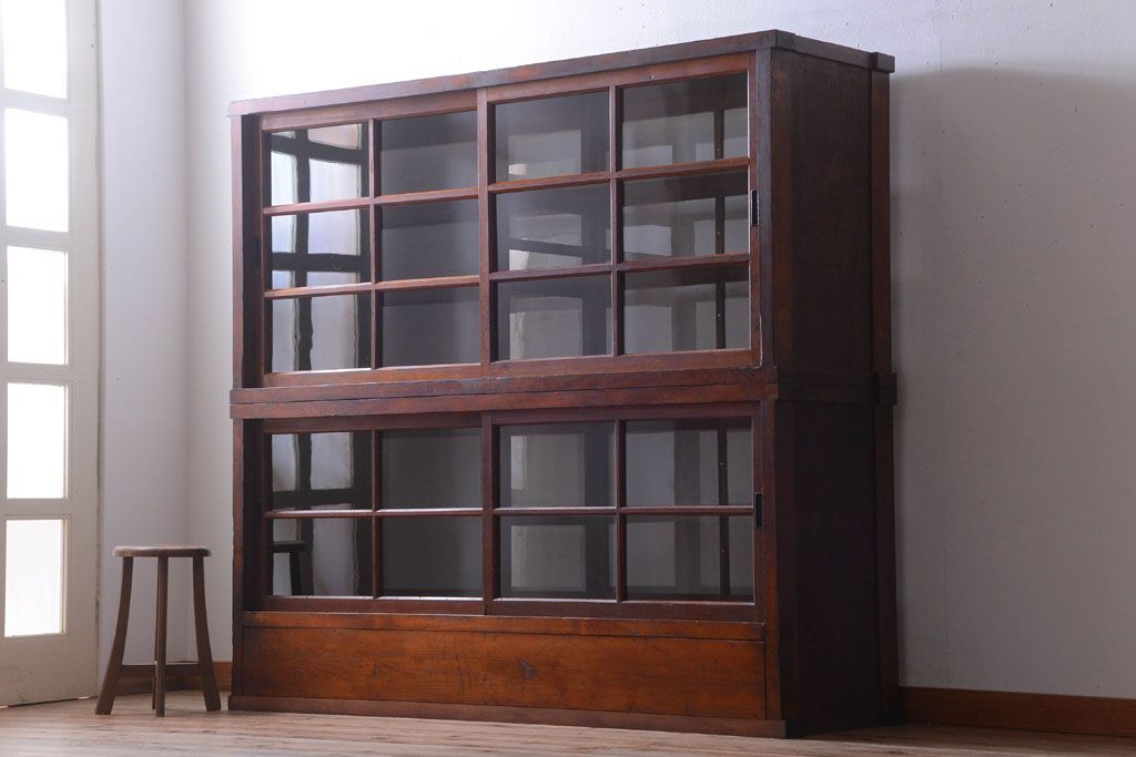 アンティーク家具　アンティーク　二段重ねの大きな両面戸棚