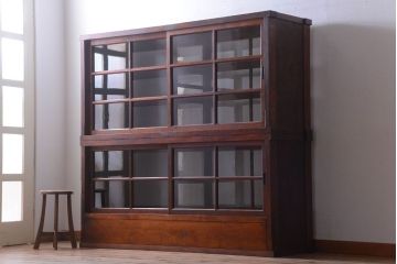 アンティーク家具　アンティーク　二段重ねの大きな両面戸棚