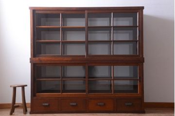 アンティーク家具　アンティーク　二段重ねの大きな両面戸棚