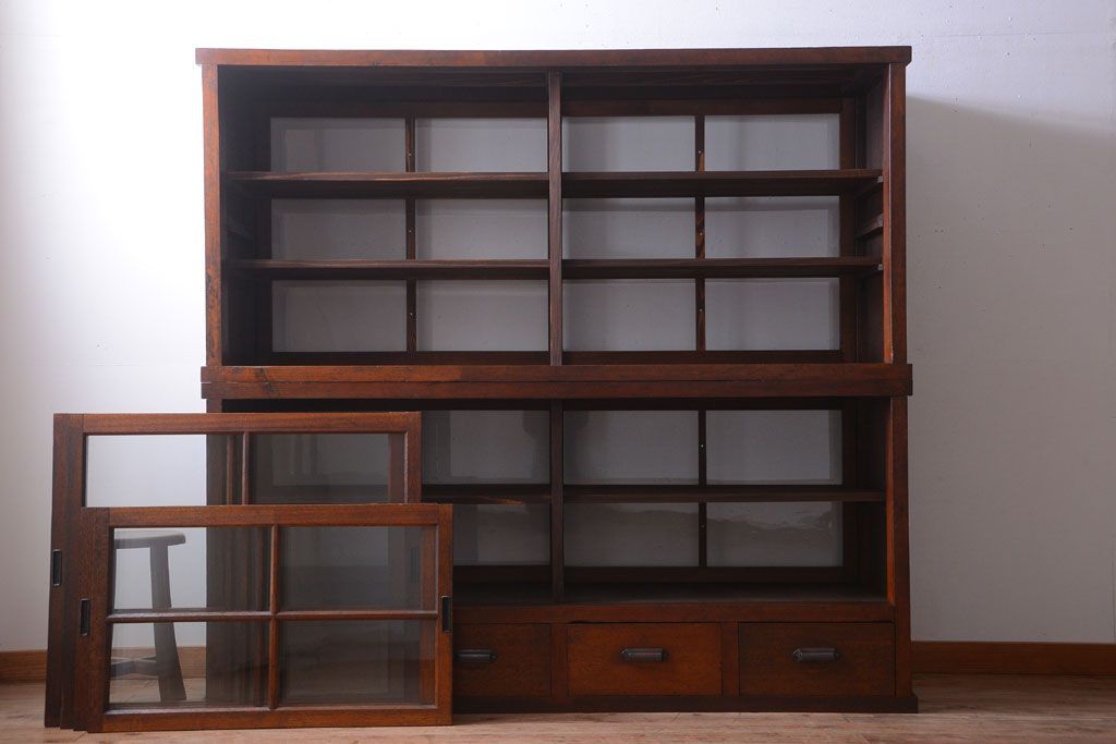 アンティーク家具　アンティーク　二段重ねの大きな両面戸棚