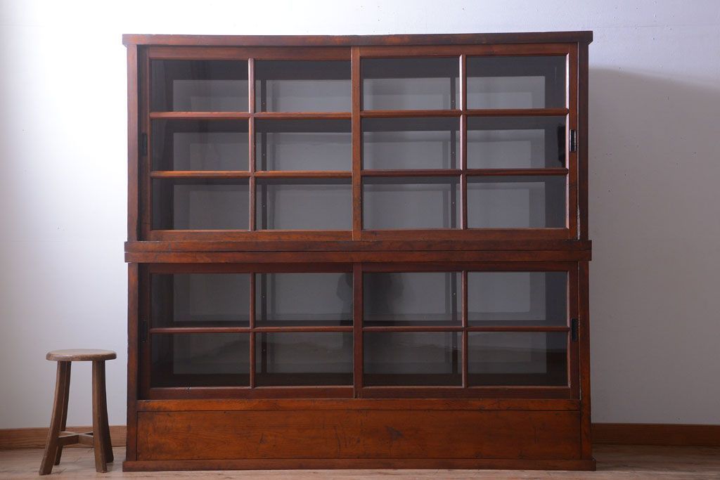 アンティーク家具　アンティーク　二段重ねの大きな両面戸棚