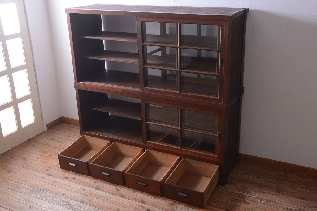 アンティーク家具　アンティーク　二段重ねの大きな両面戸棚