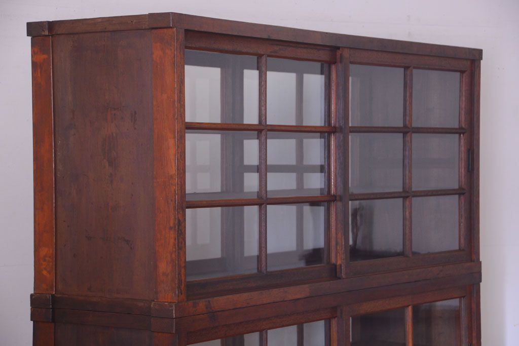 アンティーク家具　アンティーク　二段重ねの大きな両面戸棚