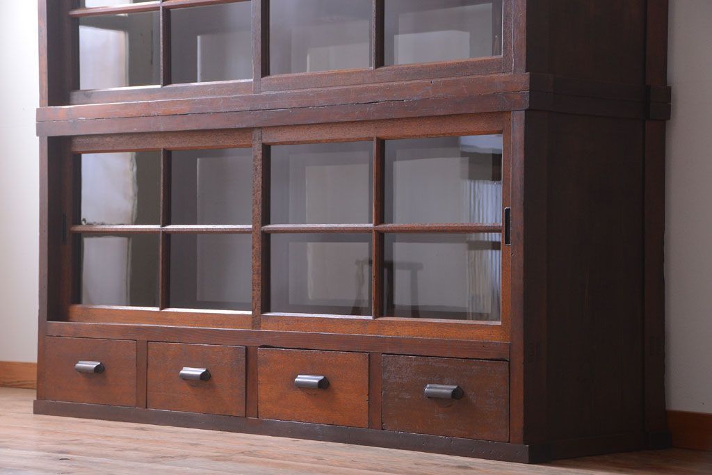 アンティーク家具　アンティーク　二段重ねの大きな両面戸棚