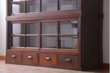 アンティーク家具　アンティーク　二段重ねの大きな両面戸棚