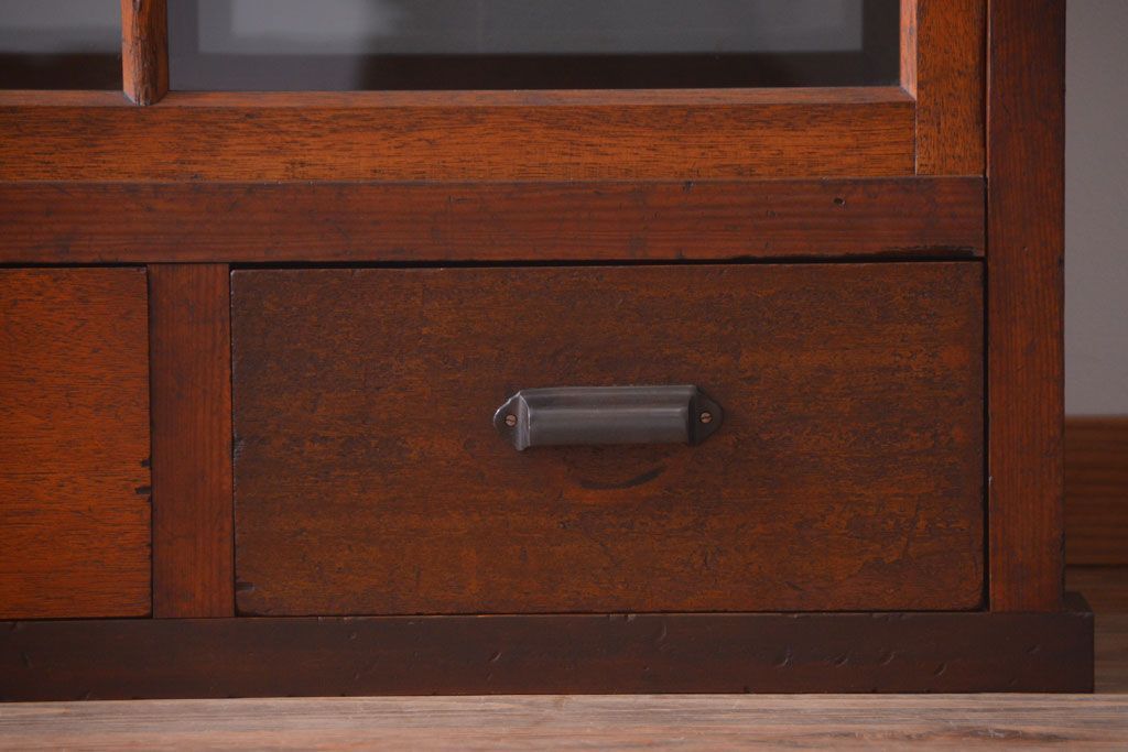 アンティーク家具　アンティーク　二段重ねの大きな両面戸棚