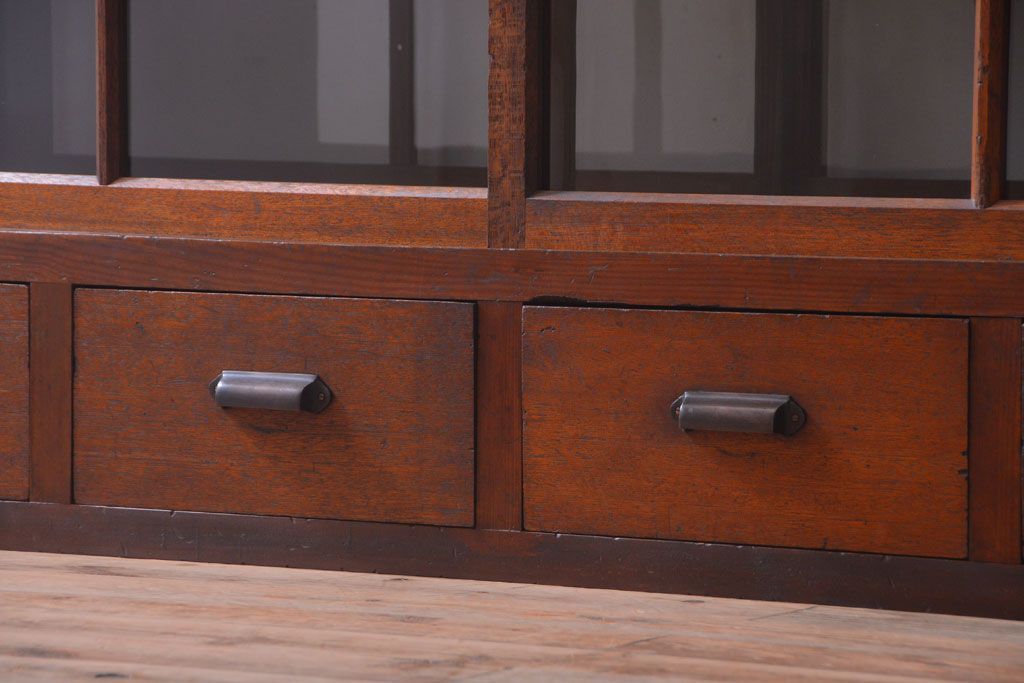 アンティーク家具　アンティーク　二段重ねの大きな両面戸棚