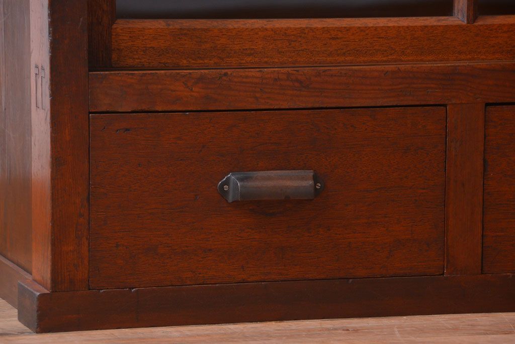 アンティーク家具　アンティーク　二段重ねの大きな両面戸棚