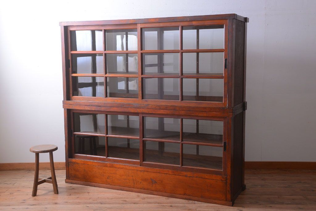 アンティーク家具　アンティーク　二段重ねの大きな両面戸棚