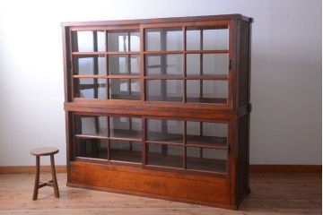 アンティーク家具　アンティーク　二段重ねの大きな両面戸棚