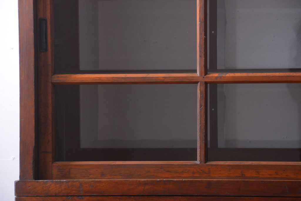 アンティーク家具　アンティーク　二段重ねの大きな両面戸棚