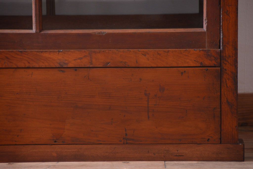 アンティーク家具　アンティーク　二段重ねの大きな両面戸棚