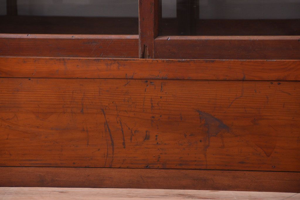 アンティーク家具　アンティーク　二段重ねの大きな両面戸棚