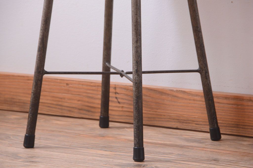 アンティーク家具　和製アンティーク　古い鉄脚のスツール(1)