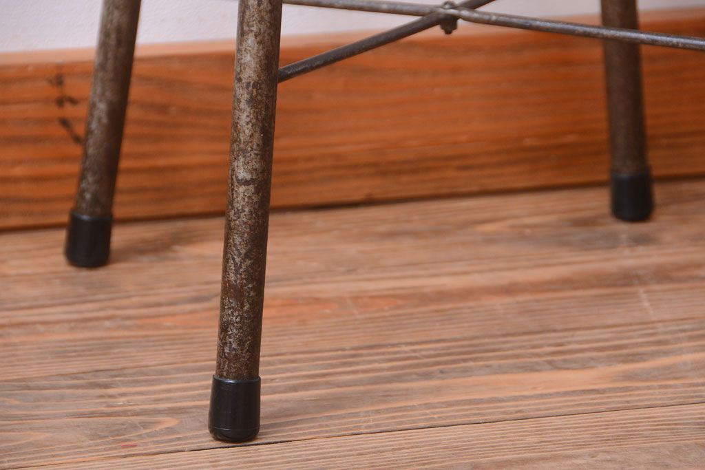 アンティーク家具　和製アンティーク　古い鉄脚のスツール(1)