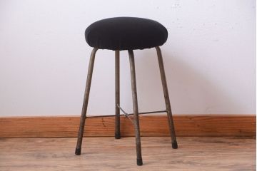 アンティーク家具　和製アンティーク　古い鉄脚のスツール(1)
