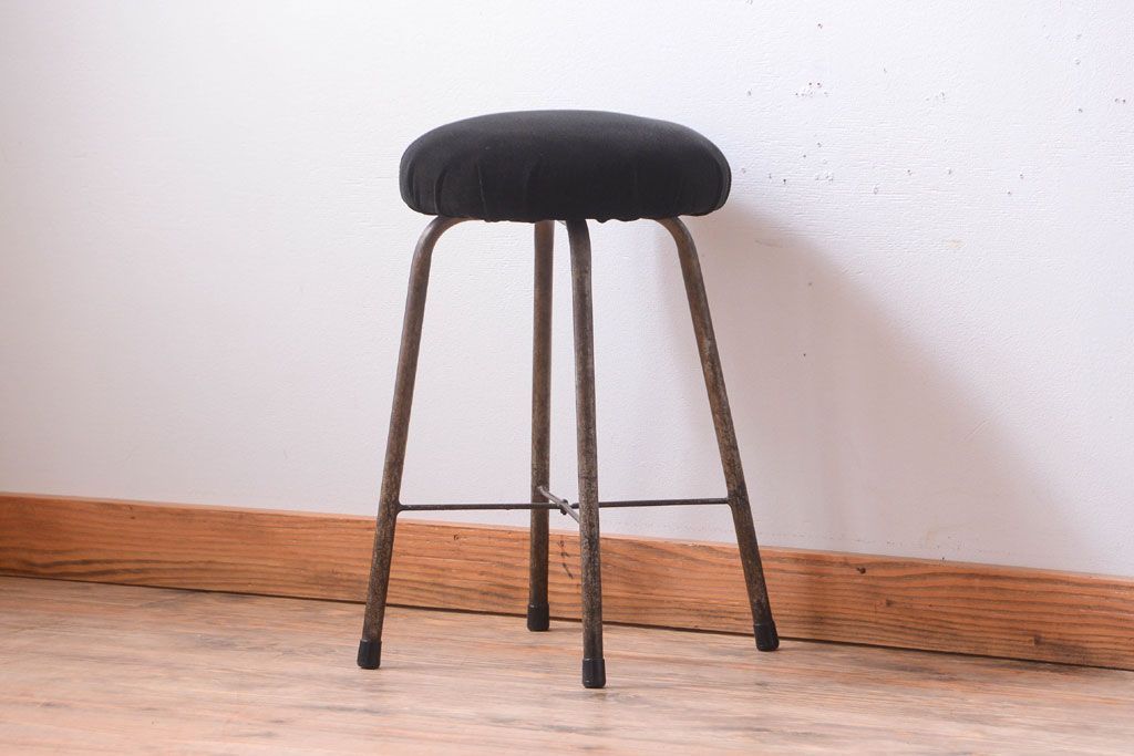 アンティーク家具　和製アンティーク　古い鉄脚のスツール(2)
