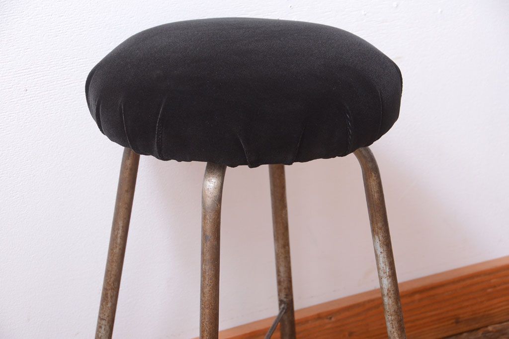 アンティーク家具　和製アンティーク　古い鉄脚のスツール(2)