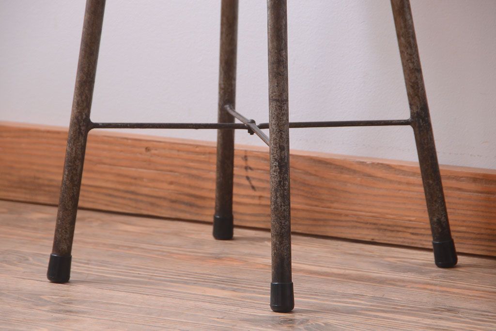 アンティーク家具　和製アンティーク　古い鉄脚のスツール(2)