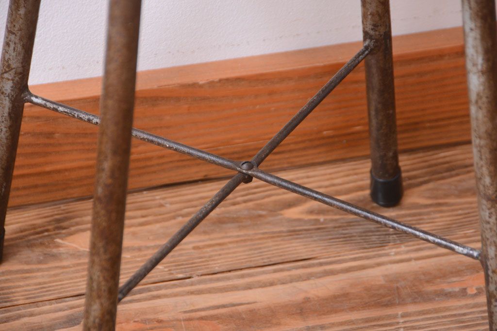 アンティーク家具　和製アンティーク　古い鉄脚のスツール(2)