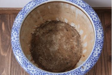 アンティーク雑貨　古民具・骨董　図柄の美しいアンティーク瀬戸火鉢