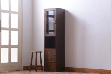 アンティーク家具　和製アンティーク　古い木製の縦型収納棚(ガラス戸棚)