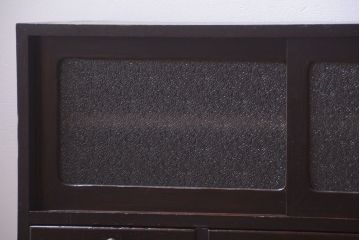 アンティーク家具　アンティーク　前面栗材のダイヤガラス引き戸鉄脚ローボード