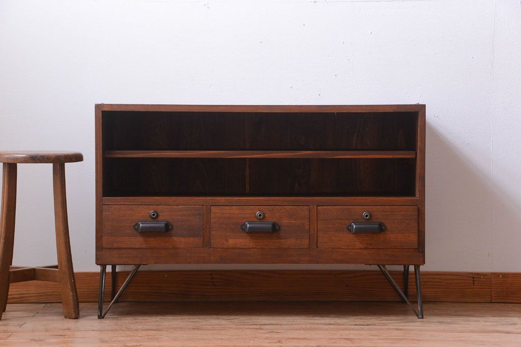 アンティーク家具　和製アンティーク　引き出し3杯付きの鉄脚ローボード