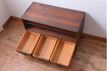 アンティーク家具　和製アンティーク　引き出し3杯付きの鉄脚ローボード