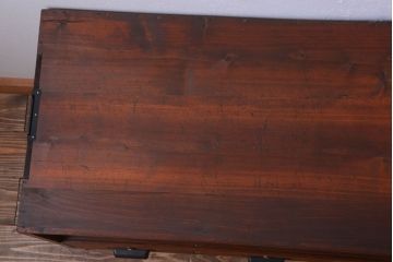 アンティーク家具　和製アンティーク　引き出し3杯付きの鉄脚ローボード