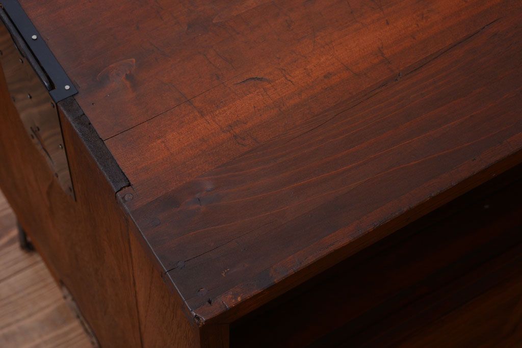 アンティーク家具　和製アンティーク　引き出し3杯付きの鉄脚ローボード